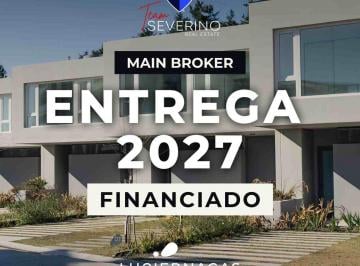 Casa · 142m² · 5 Ambientes · 2 Cocheras · Townhouse en Venta en Luciérnagas 5 Ambientes