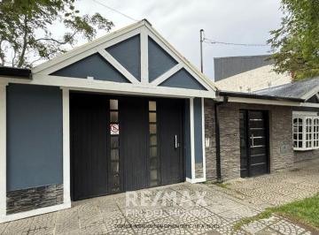 Casa · 272m² · 8 Ambientes · 1 Cochera · Casa Mas Dos Departamentos en Excelente Zona