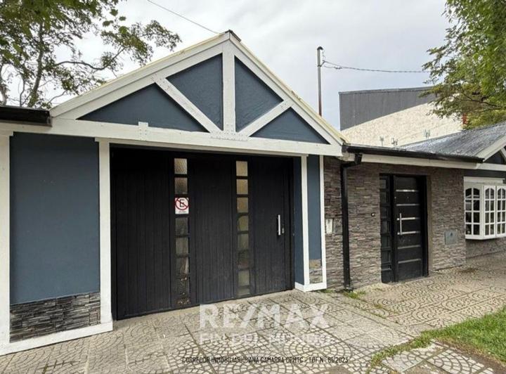 Casa · 272m² · 8 Ambientes · 1 Cochera
