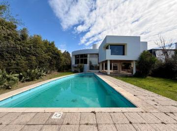 Casa de 6 ambientes, Córdoba · Casa Moderna en Venta en Lomas de La Carolina | 414 m² Cubiertos y Gran Terreno