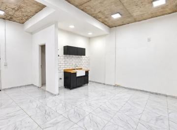 Departamento · 30m² · 1 Ambiente · 1 Cochera · Monoambiente en Alquiler - Planta Baja Al Frente - Lomas de Zamora