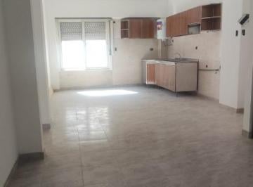 Departamento · 60m² · 3 Ambientes · Depto Tipo Casa de 3 Ambientes con Patio, por Escalera.