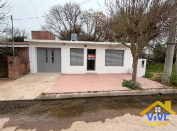 Casa de 3 ambientes, Cosquín · Casa en Alquiler C/ Cochera en Cosquín