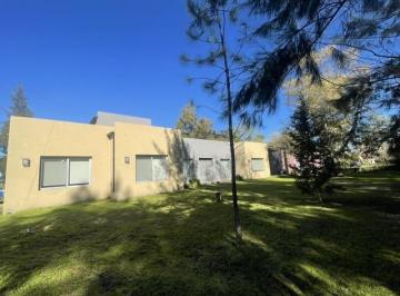 Casa · 140m² · 4 Ambientes · 2 Cocheras · Moderna Casa en Venta, Club de Campo El Moro, Marcos Paz
