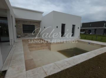Casa · 210m² · 4 Ambientes · 1 Cochera · Casa en Venta Barrancas de Iraola