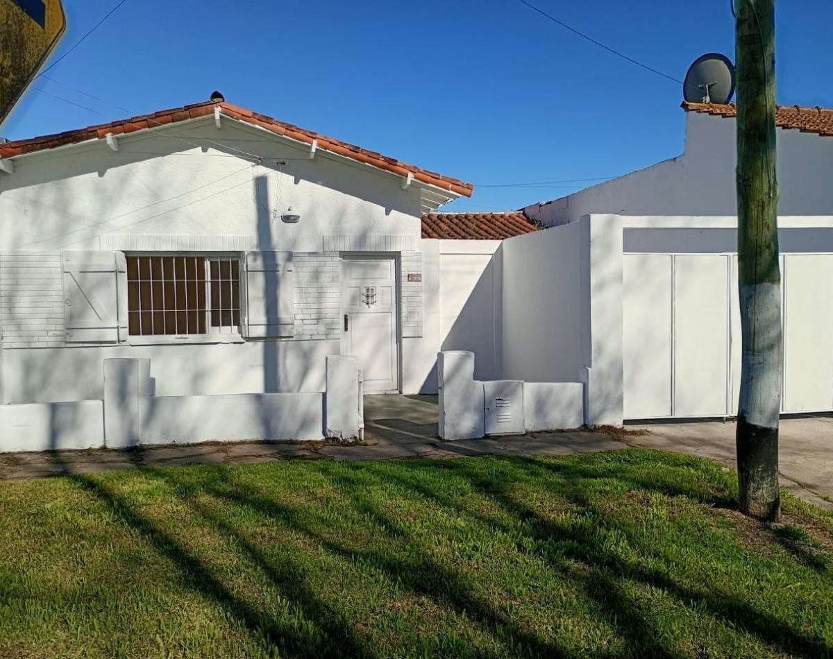 Casa 3 amb, 130m² con garage y patio — Las Avenidas