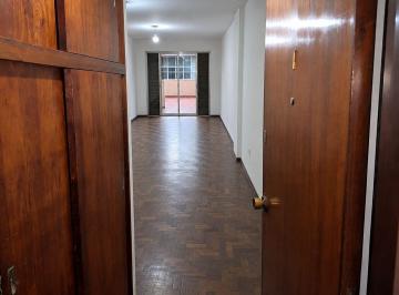 Departamento · 38m² · 1 Ambiente · Oportunidad! Monoambiente en El Centro con Terraza Propia. Excelente Para Inversion. Desocupado
