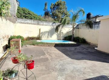 Casa · 82m² · 4 Ambientes · 1 Cochera · Casa en Venta Apto Crédito de 2 Dorm. en B° Altamira