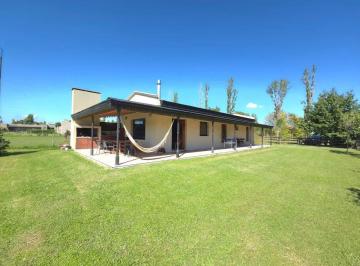 Casa · 80m² · 3 Ambientes · 2 Cocheras · Venta Casa Barrio Chacras del Molino 3 Amb Pileta