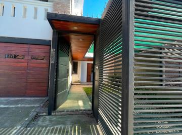 Casa · 236m² · 8 Ambientes · 3 Cocheras · Venta Casa 3 Dorm Ruta 20 - Apto Credito