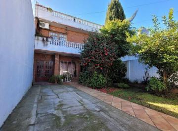 Casa · 277m² · 6 Ambientes · 1 Cochera · Excelente Casa 6 Amb Apto Credito Villa Lugano