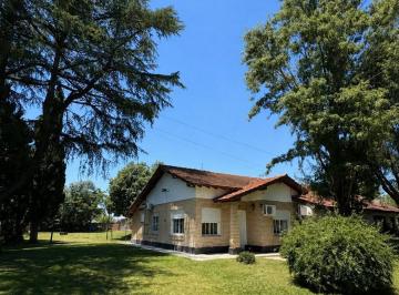 Casa · 200m² · 5 Ambientes · 7 Cocheras · Venta Casa 2678 M&sup2;! a 20 Cdras Est. Padua