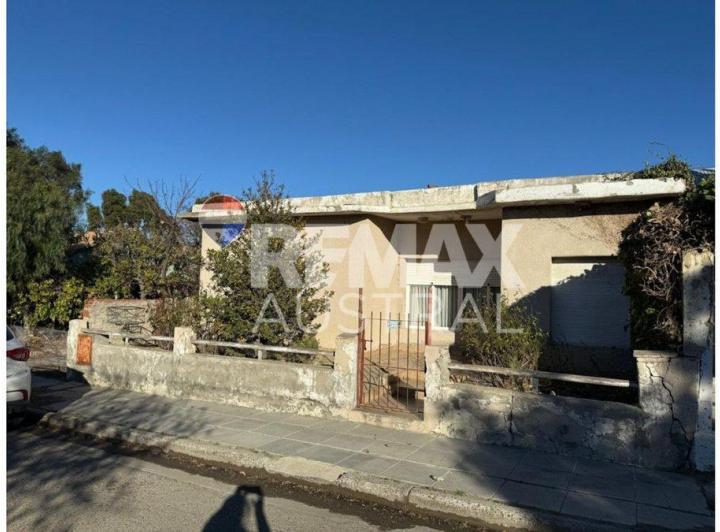 Casa · 253m² · 8 Ambientes · 1 Cochera