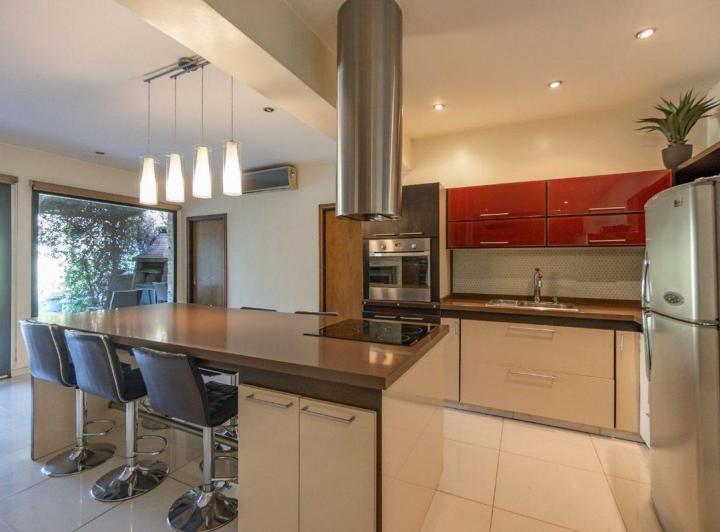 Casa · 140m² · 4 Ambientes · 2 Cocheras