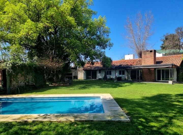 Casa · 270m² · 5 Ambientes · 2 Cocheras