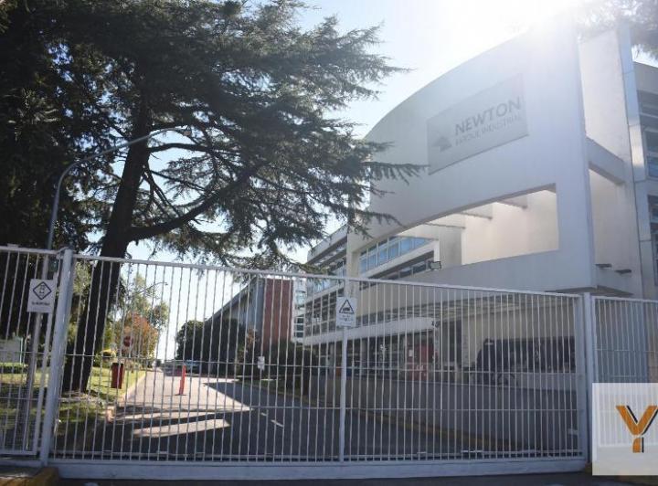 Oficina comercial · 389m²