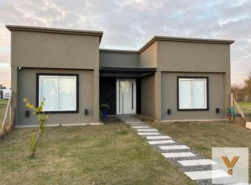 Casa · 90m² · 4 Ambientes · Casa en Venta - 3 Dorm. 2 Baños - 130 m - Marcos Paz