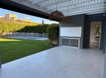Casa · 200m² · 4 Ambientes · 3 Cocheras · Casa - Los Alisos