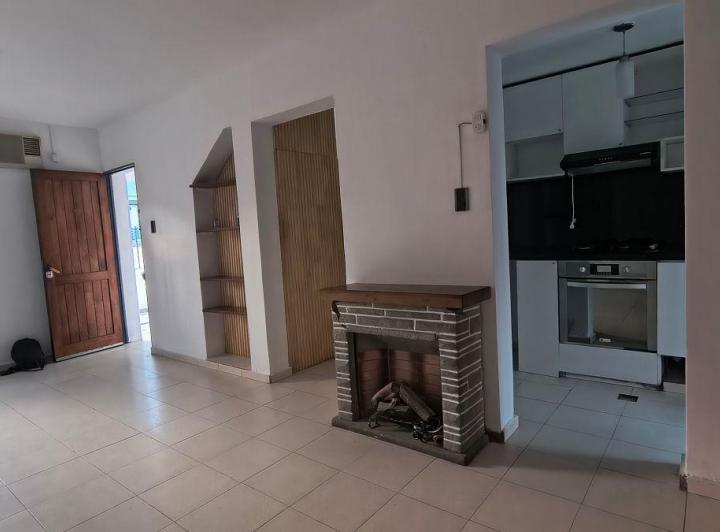 Casa · 80m² · 7 Ambientes · 2 Cocheras