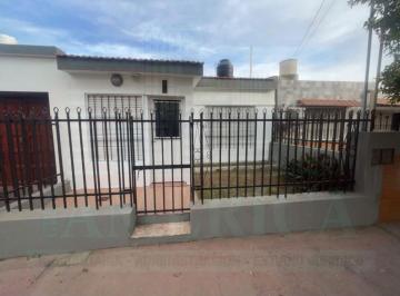 Departamento de 2 ambientes, Córdoba · ¡Departamento en Alquiler en Villa Azalais de 1 Dormitorio + Patio!