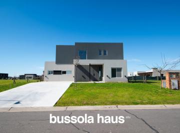 Casa · 214m² · 5 Ambientes · 4 Cocheras · Casa en Venta de 5 Ambientes en Riberas Puertos Escobar