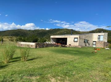 Casa · 475m² · 6 Ambientes · 2 Cocheras · Casa de Categoría en Molvento Lago Los Molinos