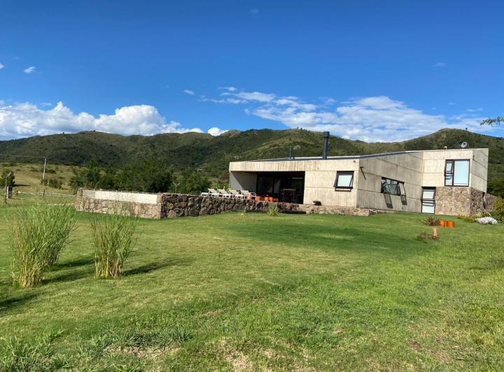 Casa · 475m² · 6 Ambientes · 2 Cocheras