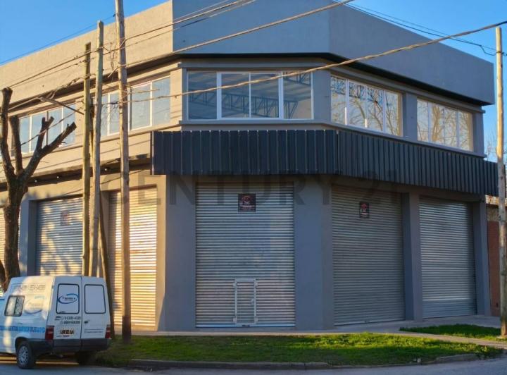 Local comercial · 240m² · 2 Cocheras