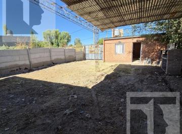 Local comercial · 250m² · 2 Ambientes · 1 Cochera · Venta Galpón y Depósito, Barrio Belgrano, General Roca, Río Negro.