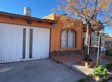 Casa · 109m² · 5 Ambientes · 1 Cochera · Dos Casas en Barrio San Lorenzo Aptas a Crédito Hipotecario