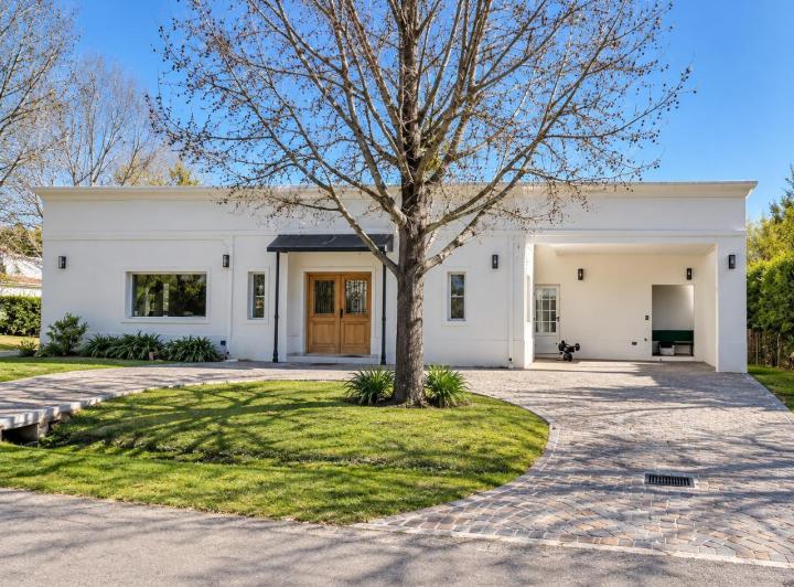 Casa · 200m² · 4 Ambientes · 2 Cocheras