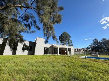 Casa · 141m² · 4 Ambientes · 2 Cocheras · Casa a Estrenar en Miralagos Financiacion Privada