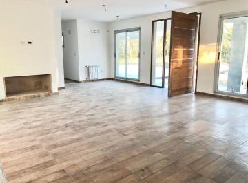 Casa · 141m² · 4 Ambientes · 2 Cocheras · Venta Casa a Estrenar en Miralagos