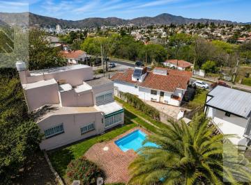 Casa · 150m² · 6 Ambientes · 1 Cochera · Casa en Venta en Barrio La Quinta con 2 Dorm. y Departamento Independiente