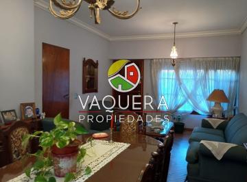 Casa · 157m² · 4 Ambientes · 1 Cochera · PH - 3 Dorm. - 2 Baños - 2 Balcones - Patio.
