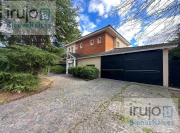 Casa · 192m² · 6 Ambientes · 9 Cocheras · Casa de 5amb. en Venta en Barrio Privado El Rocío - Canning