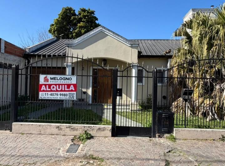 Casa · 130m² · 4 Ambientes · 3 Cocheras