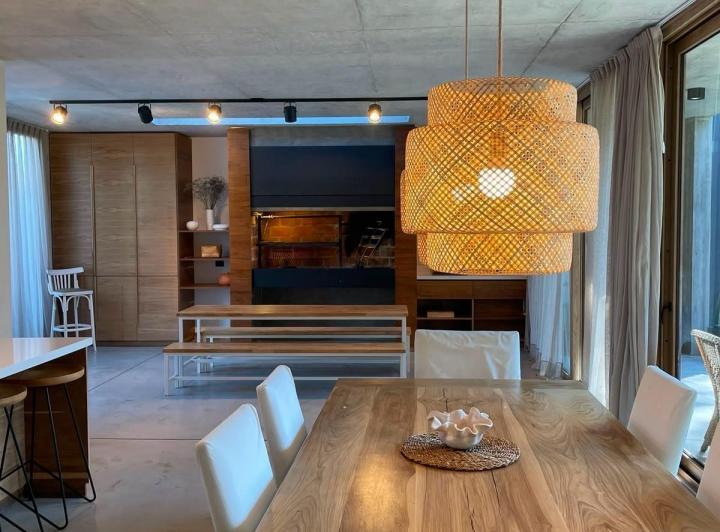 Casa · 200m² · 4 Ambientes · 2 Cocheras
