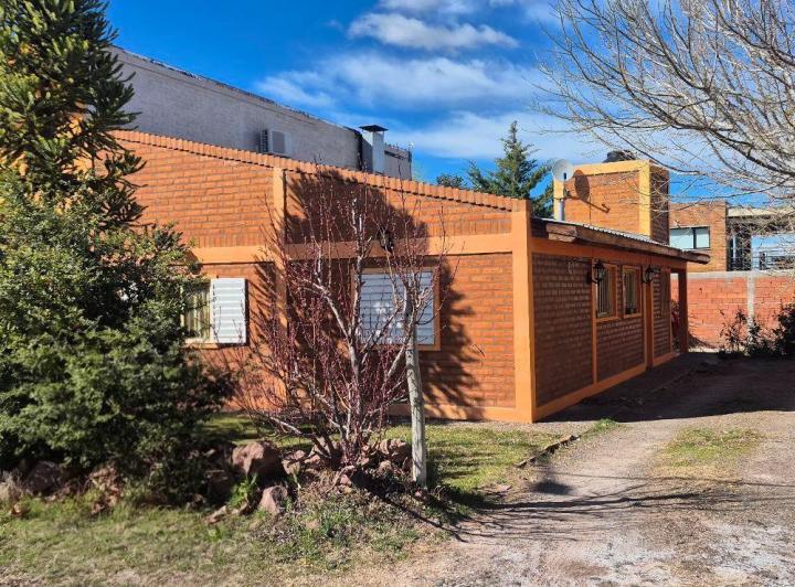Casa · 318m² · 3 Ambientes · 1 Cochera