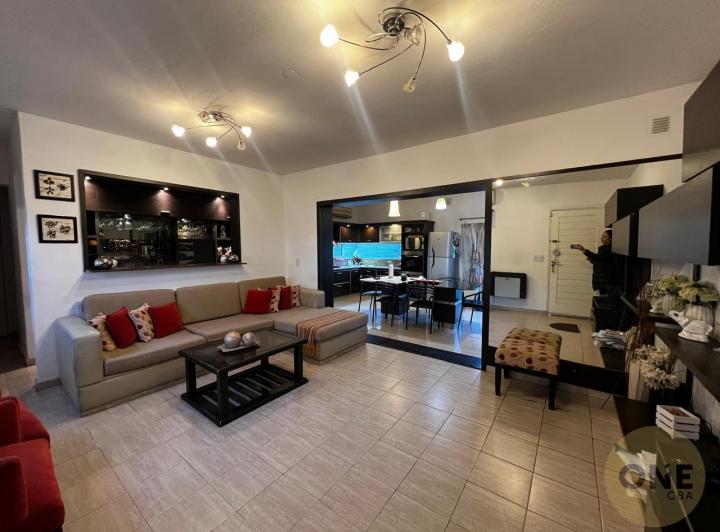 Casa · 256m² · 3 Ambientes · 2 Cocheras