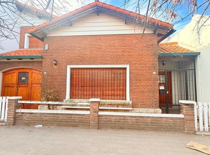 Casa · 175m² · 4 Dormitorios · 1 Cochera