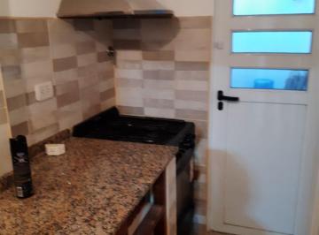 PH en Alquiler de 2 ambientes Lomas de Zamora · Casa PH Al Frente 2 Ambientes con Patio. Sin Expensas