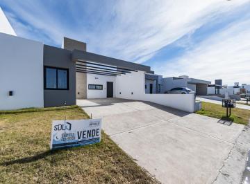 Casa · 100m² · 3 Ambientes · 2 Cocheras · Casa 2 Dorm. y Escritorio - Docta - Frente a Plaza