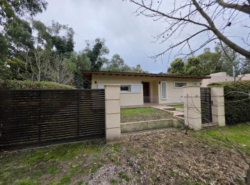 Casa · 433m² · 3 Ambientes · Casa Estilo Moderno en El Bosque Peralta Ramos