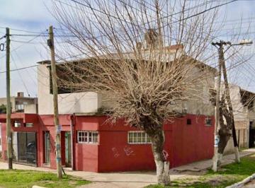 Casa · 99m² · 4 Ambientes · 1 Cochera · Venta de Casa en Dos Plantas - Ideal Inversion