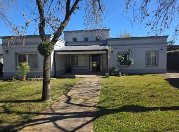 Casa · 185m² · 4 Ambientes · 2 Cocheras · Casa en Barrio San Andres en Una Planta
