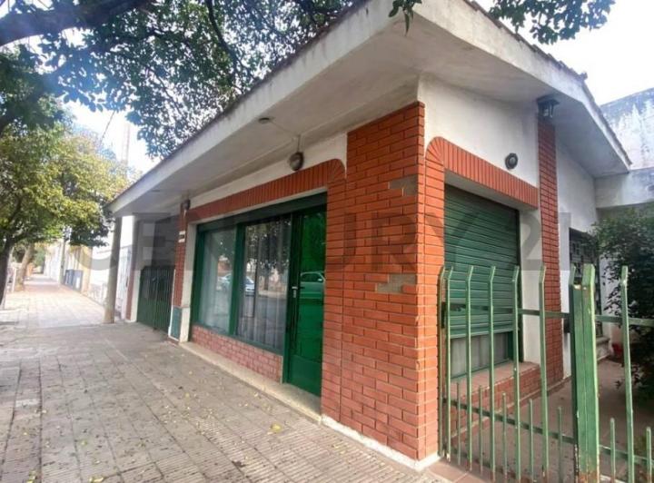Casa · 250m² · 4 Ambientes · 2 Cocheras