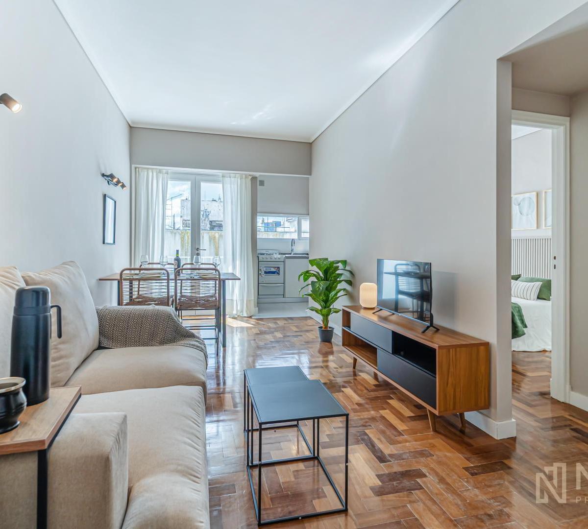 Departamento 2 ambientes ubicado en Bolivar 2445 con balcón — Centro