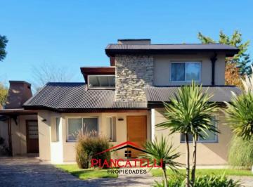Casa · 180m² · 4 Ambientes · 1 Cochera · Casa en Venta con 4 Ambientes en Country Banco Provincia