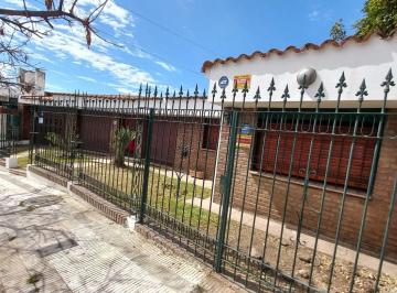 Casa · 19500m² · 10 Ambientes · 1 Cochera · Casa en Barrio Parque Chacabuco | Apta Crédito